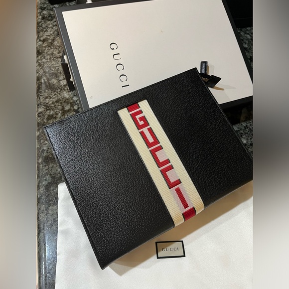 New gucci pouch